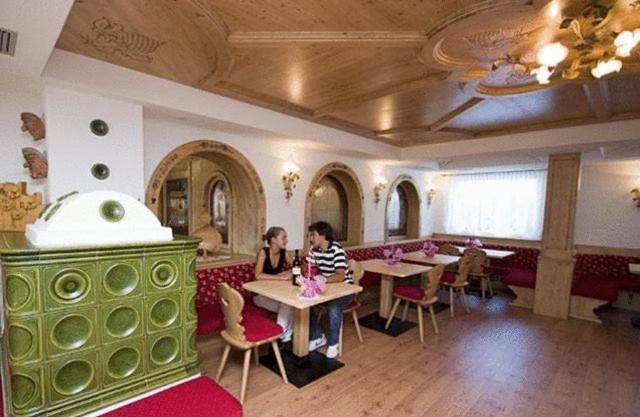 Hotel Zirmes Moena Exterior photo