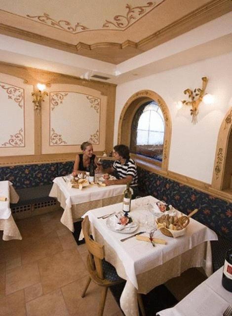 Hotel Zirmes Moena Exterior photo