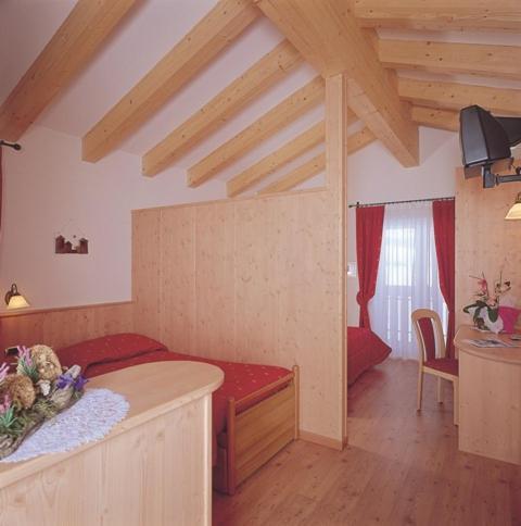 Hotel Zirmes Moena Exterior photo