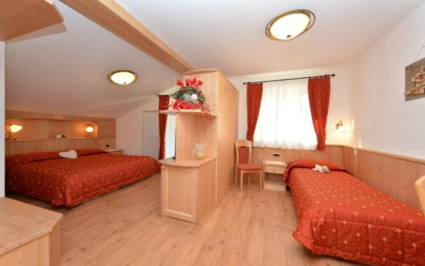 Hotel Zirmes Moena Exterior photo