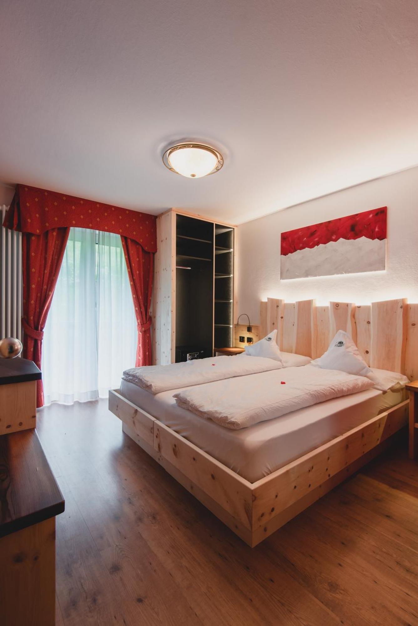 Hotel Zirmes Moena Exterior photo