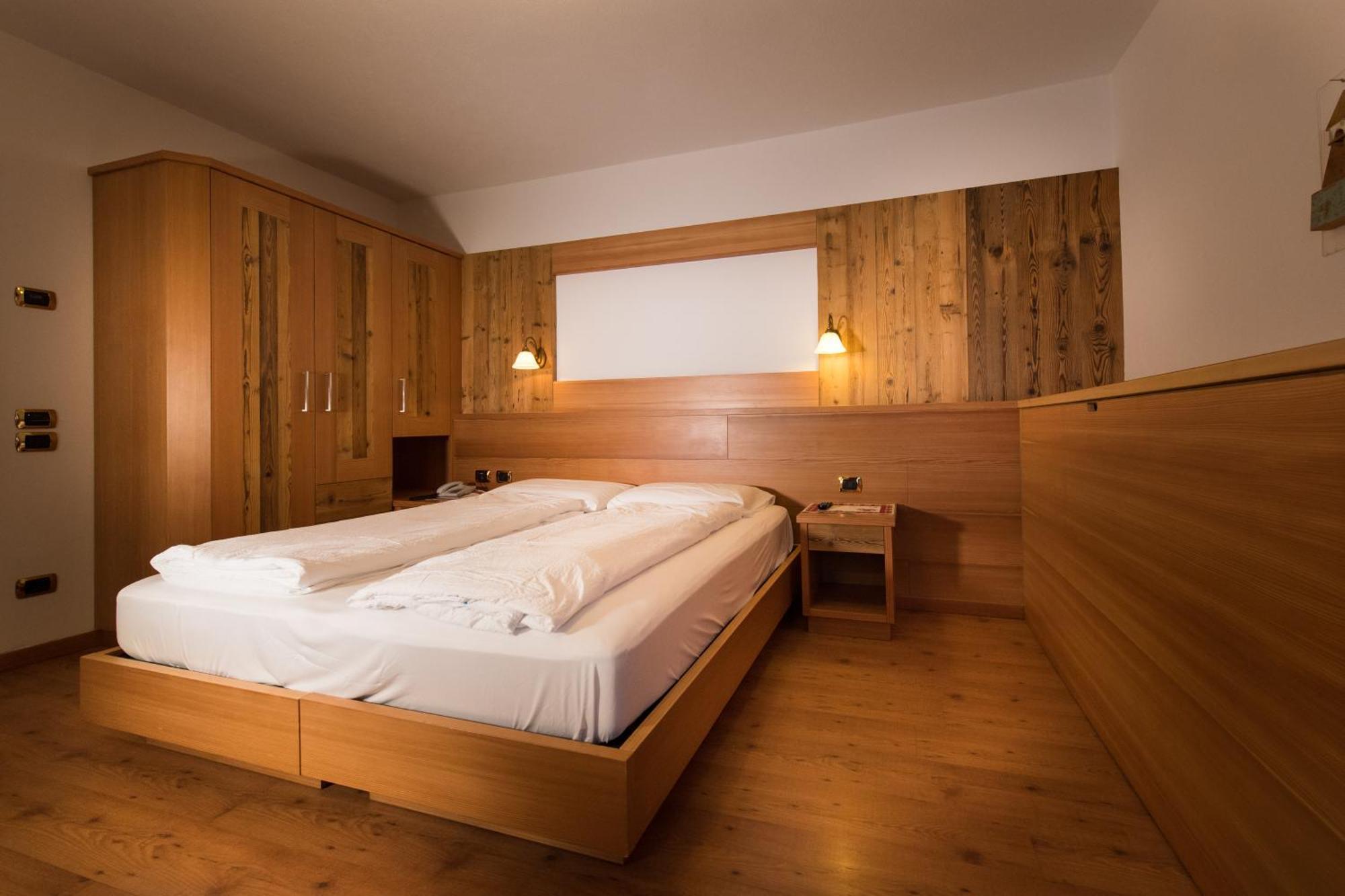 Hotel Zirmes Moena Exterior photo