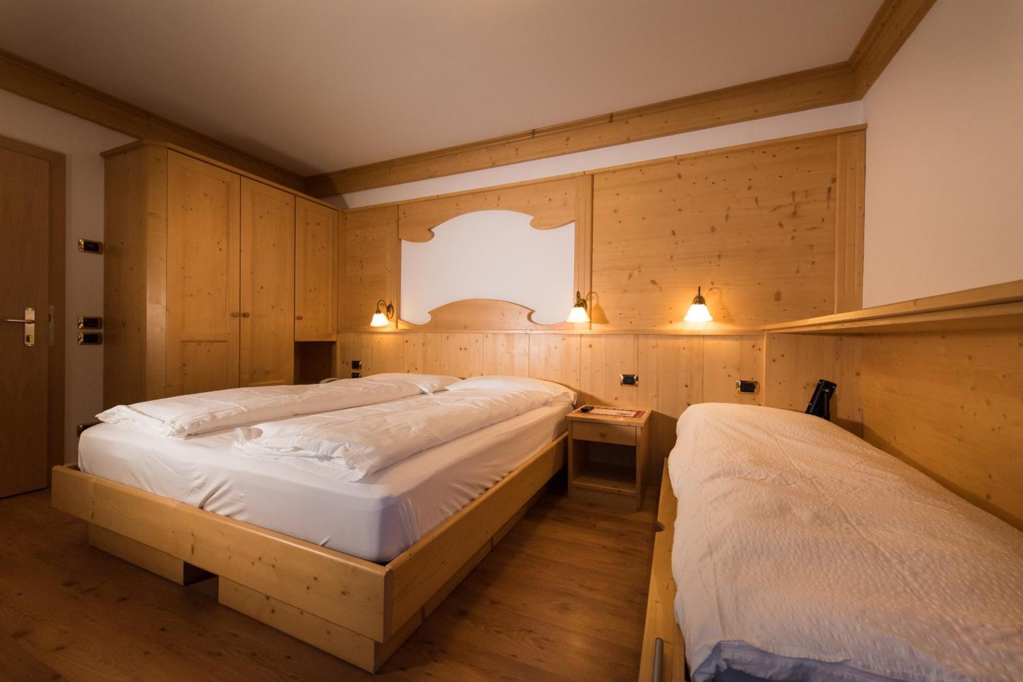 Hotel Zirmes Moena Exterior photo