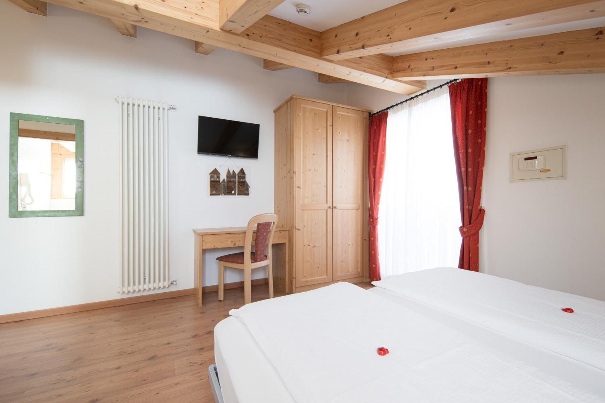 Hotel Zirmes Moena Exterior photo