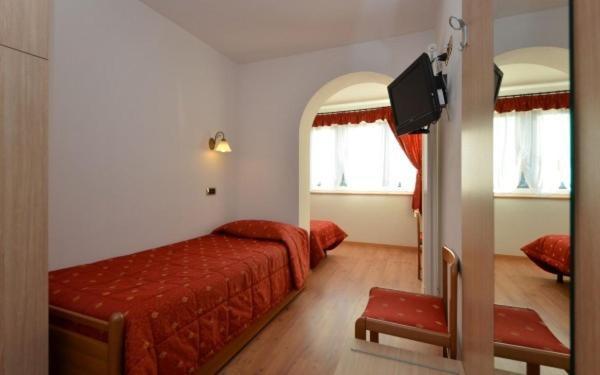 Hotel Zirmes Moena Exterior photo